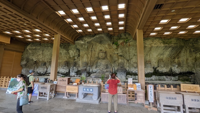 Usuki stone buddhas