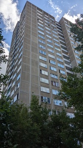 A building (with at least 15 stories) with slabs